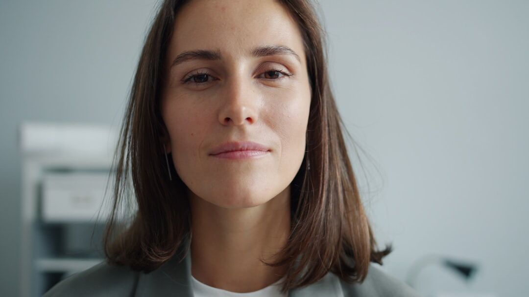 person making eye contact during conversation
